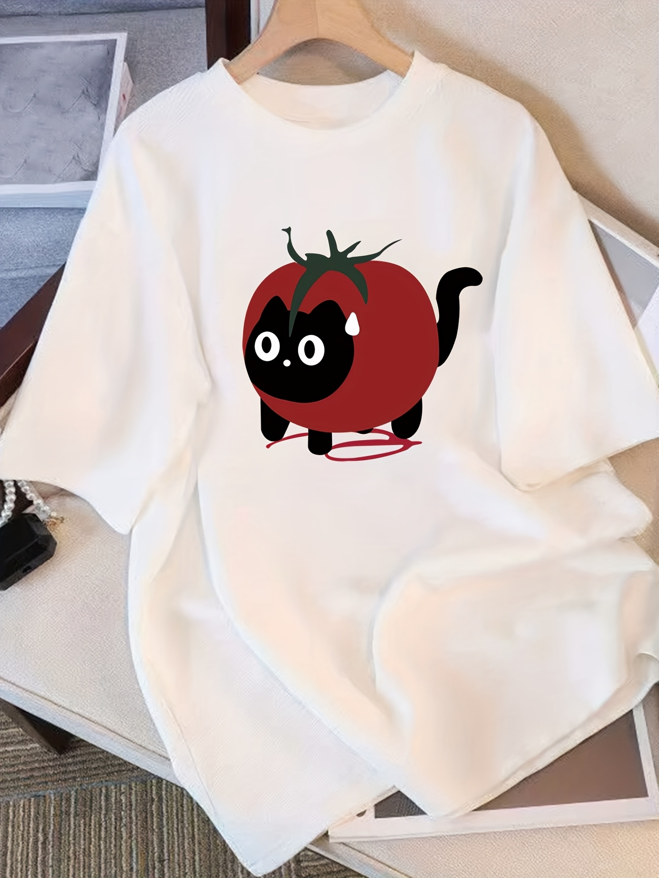 女性用キュートなトマト猫柄Tシャツ - オールシーズン対応の - Summer Clothing Staples のレビューと価格